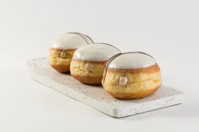 Bola de Berlim de Avelã e Chocolate Branco